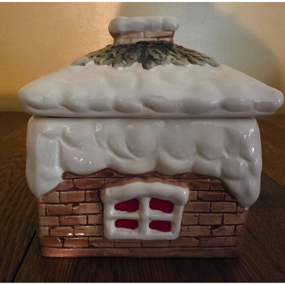 Vintage Christmas House of Lloyds Snow House Cookie Jar Holly Berrie - Picture 3 of 8